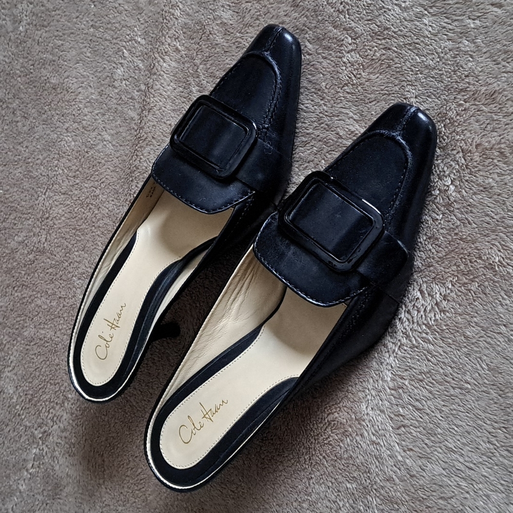 Cole Haan  Black leather  pointed toe   kitten hills shoes. Size7.5.Used.